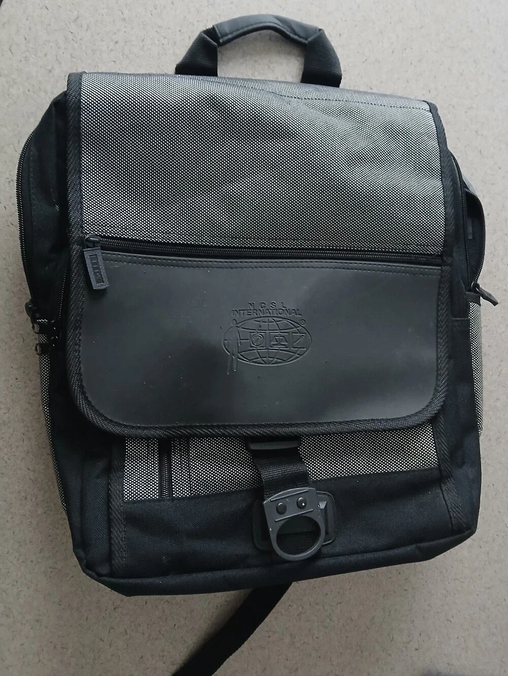 Leeds durable black